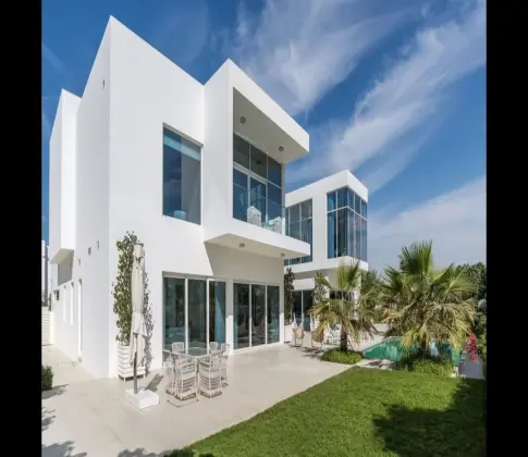 villa remodeling contractors